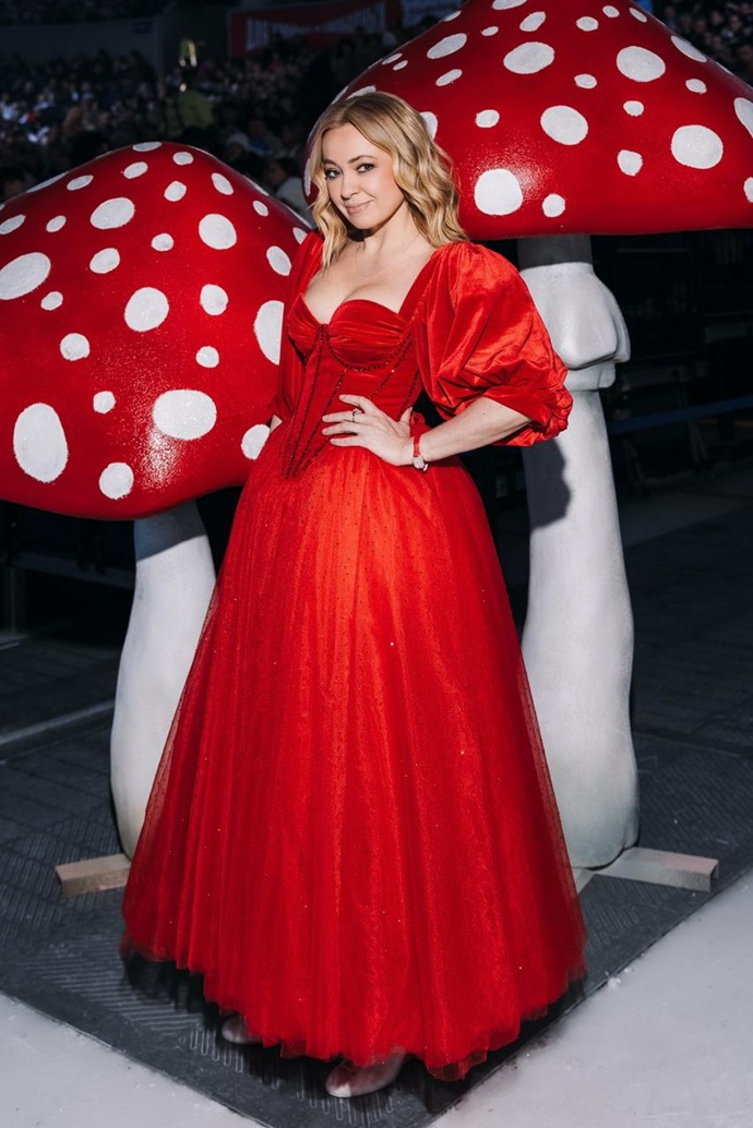 Регина Тодоренко, Лера Кудрявцева, Мария Мельникова и другие звезды стали гостями на аншлаговой премьере ледового шоу «Белоснежка» Евгения Плющенко и Яны Рудковской